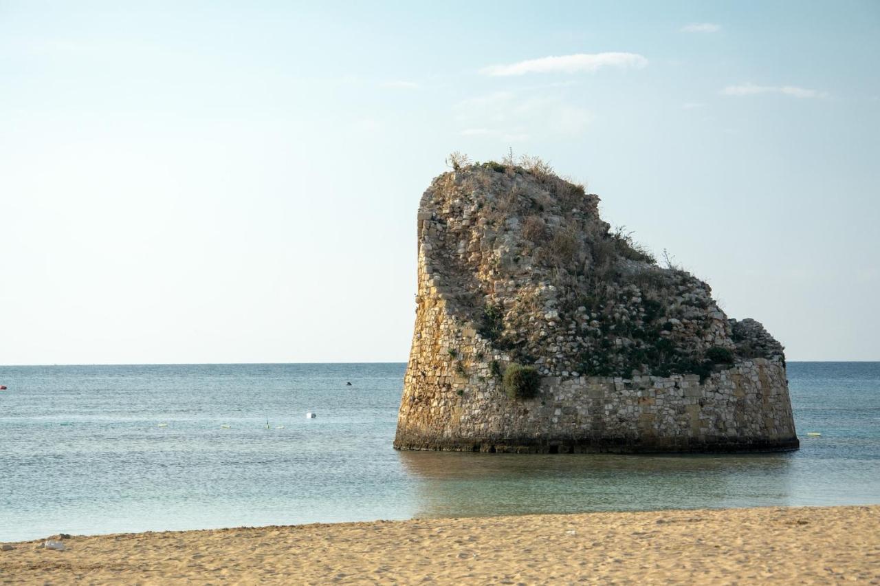 Appartamento A 150 M Dal Mare Climatizzato Con Bellissimo Patio Esterno Torre Pali Kültér fotó