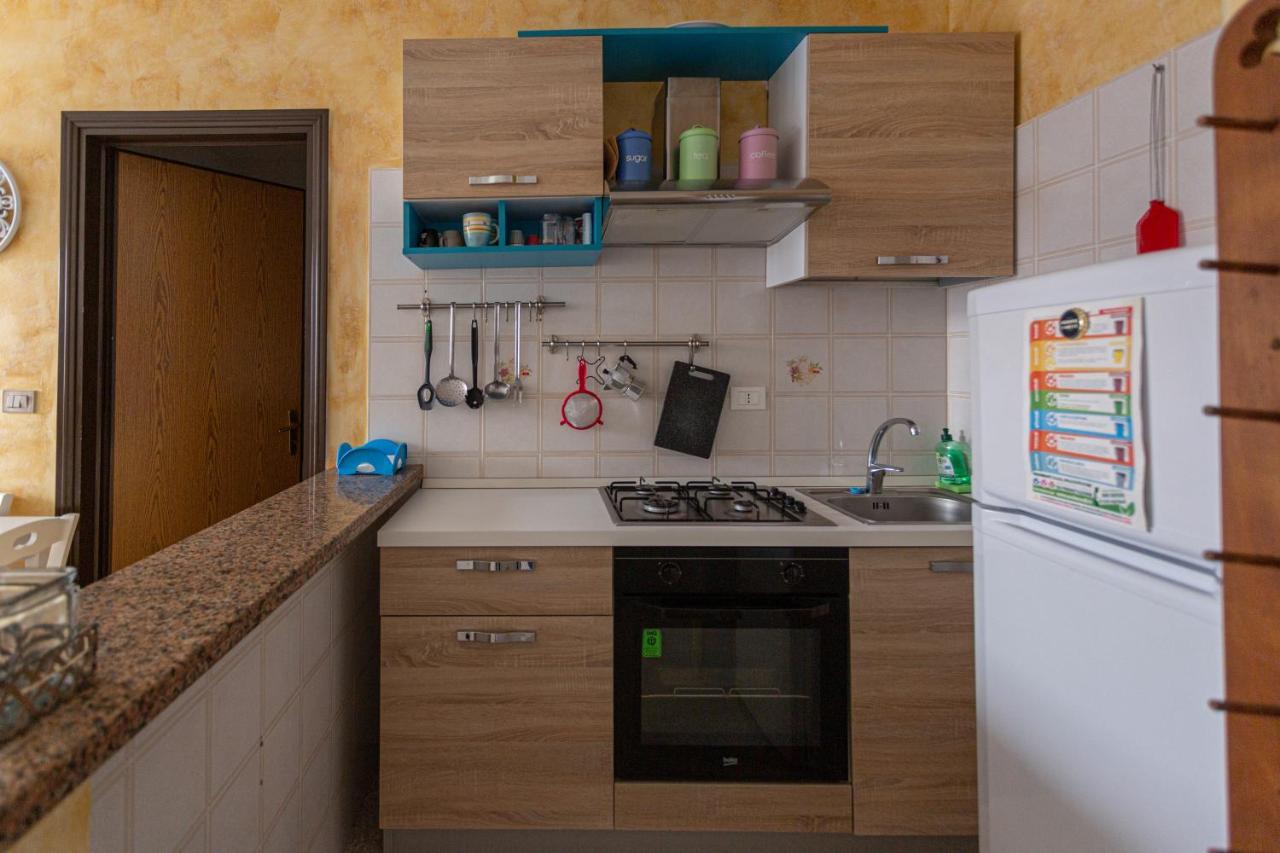 Appartamento A 150 M Dal Mare Climatizzato Con Bellissimo Patio Esterno Torre Pali Kültér fotó