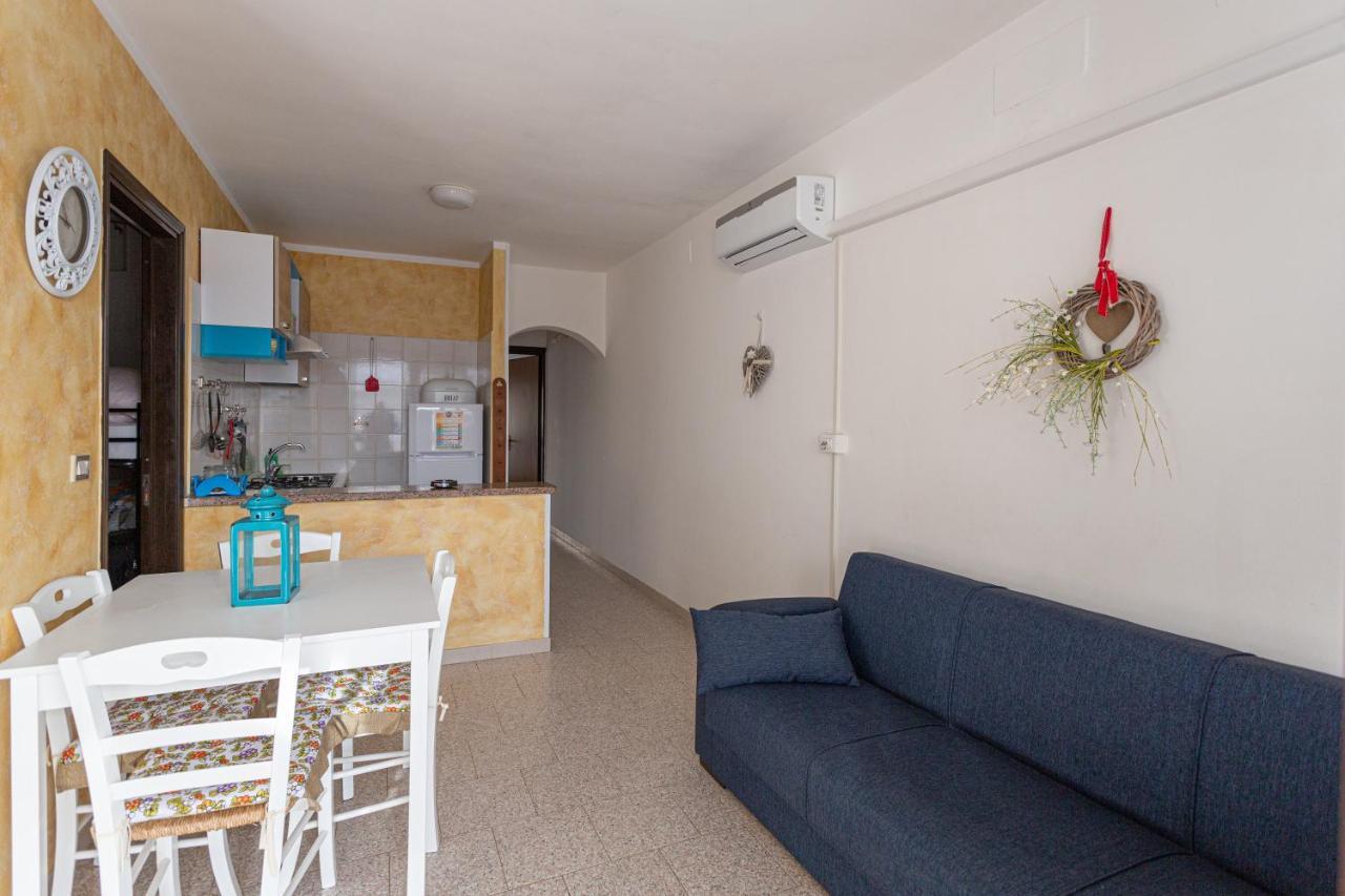 Appartamento A 150 M Dal Mare Climatizzato Con Bellissimo Patio Esterno Torre Pali Kültér fotó