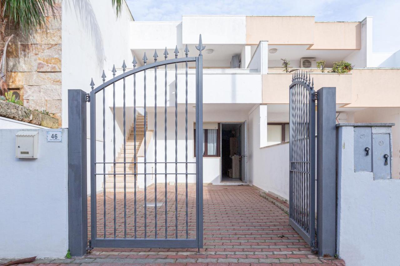 Appartamento A 150 M Dal Mare Climatizzato Con Bellissimo Patio Esterno Torre Pali Kültér fotó
